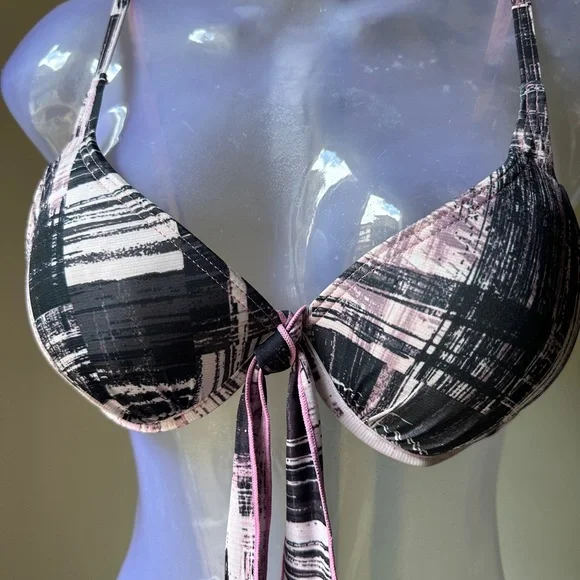 MICHIKO LONDON Bikini Top - Picture 5 of 9